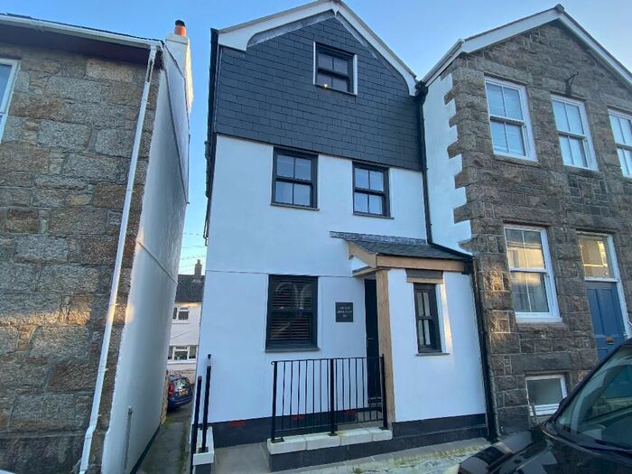 3 Bedroom End Of Terrace House To Rent In Rosevean Road, Penzance, TR18