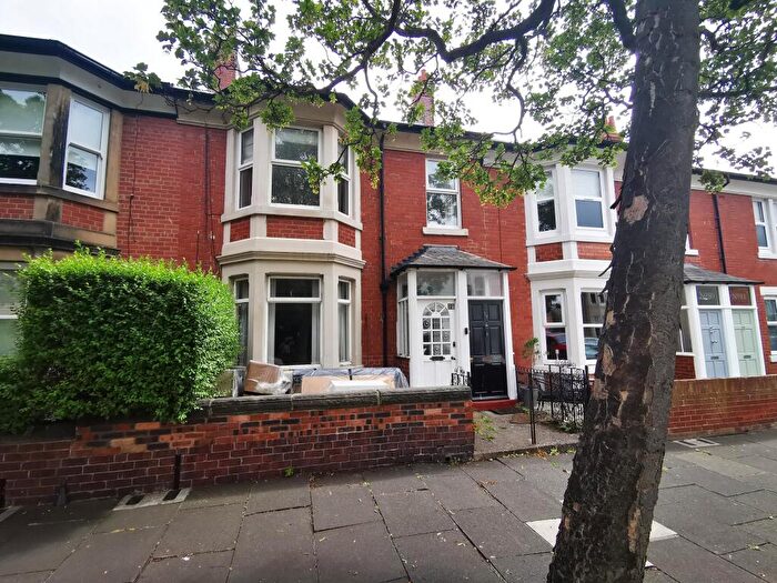 3 Bedroom Flat To Rent In Washington Terrace, North Shields, NE30