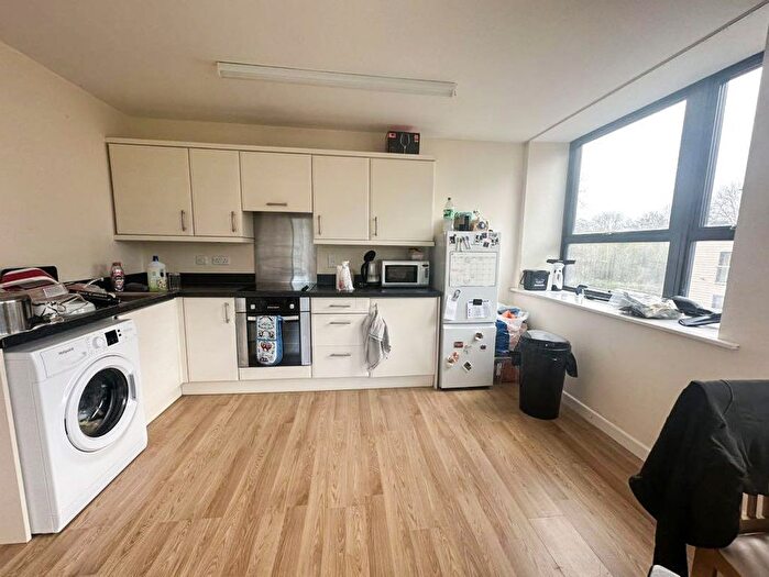 2 Bedroom Flat To Rent In Lower Bristol Road, Bath, BA2