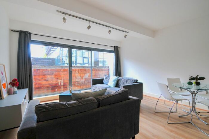 2 Bedroom Flat To Rent In Oldham Road, Manchester, M4