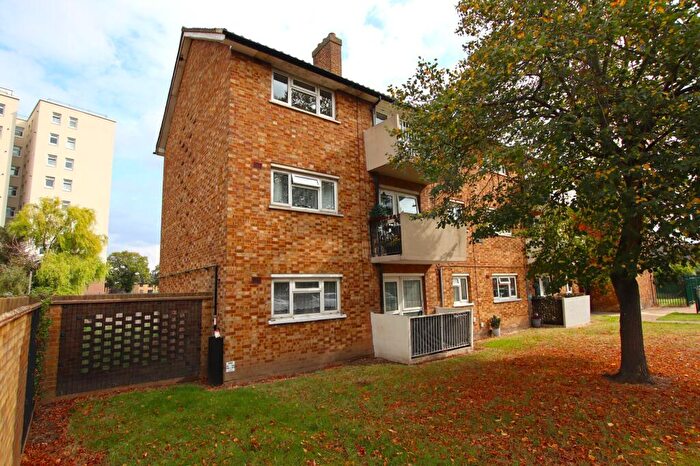 2 Bedroom Flat To Rent In Buttfield Close, Dagenham, RM10