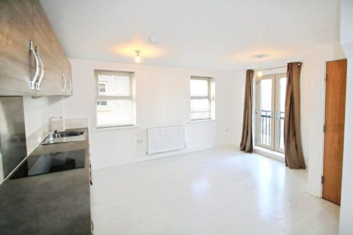 2 Bedroom House To Rent In Holts Crest Way, Leeds, West Yorkshire, LS12