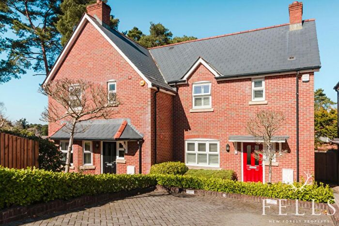 3 Bedroom Semi-Detached House For Sale In Ringwood Road, St. Ives, BH24