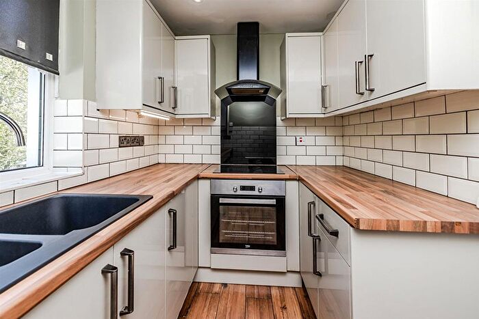 2 Bedroom Flat For Sale In Wood Grove, Newcastle Upon Tyne, NE15