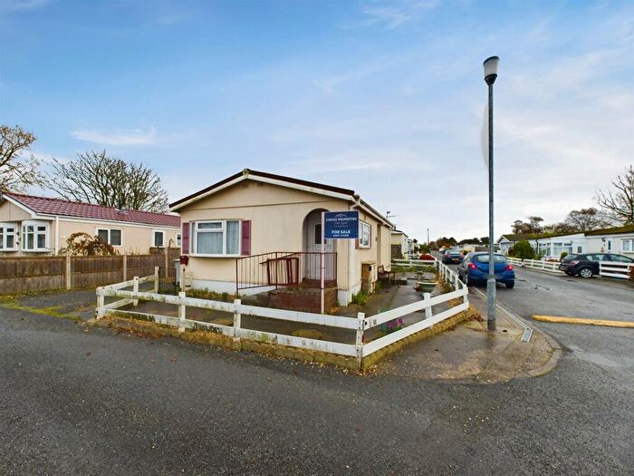 2 Bedroom Park Home For Sale In Seahaven Springs, Mablethorpe, LN12