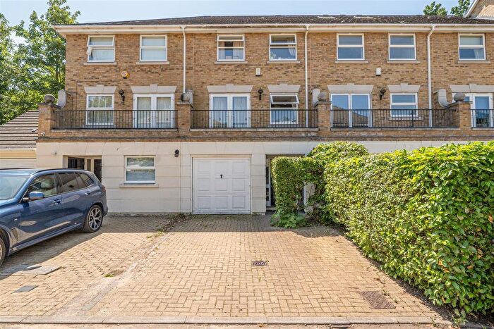 3 Bedroom Town House For Sale In Penners Gardens, Surbiton, KT6