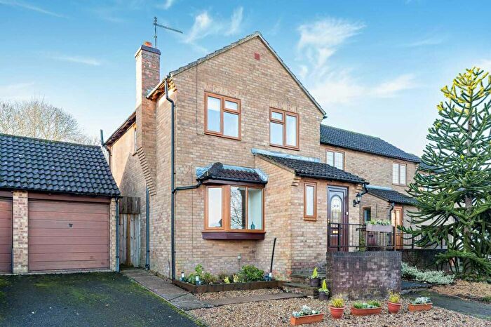 3 Bedroom Detached House For Sale In St. Anthonys Close, Daventry, NN11