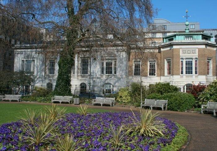 4 Bedroom Flat To Rent In Trinity Square, Tower Hill, EC3N