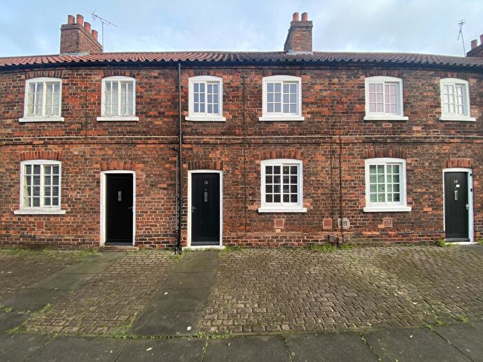 2 Bedroom Terraced House For Sale In Winn Street, Scunthorpe, DN16