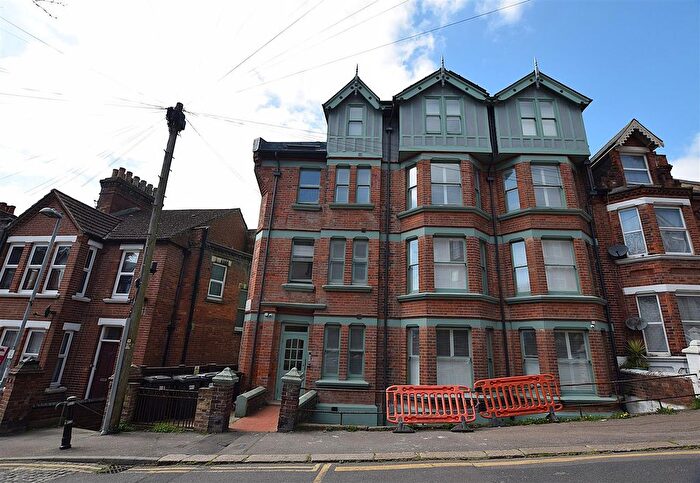3 Bedroom Flat To Rent In Milward Road, Hastings, TN34