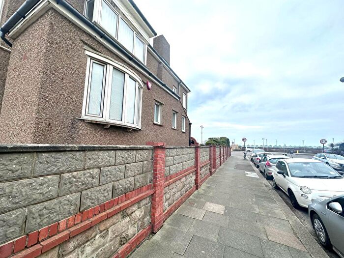 2 Bedroom Apartment To Rent In Kingsway, BN3