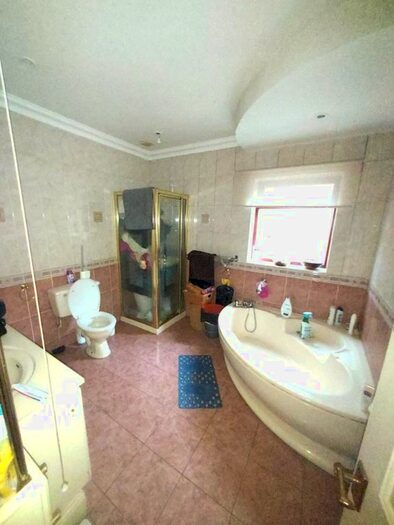 5 Bedroom Bungalow To Rent In The Brandries, Wallington, SM6