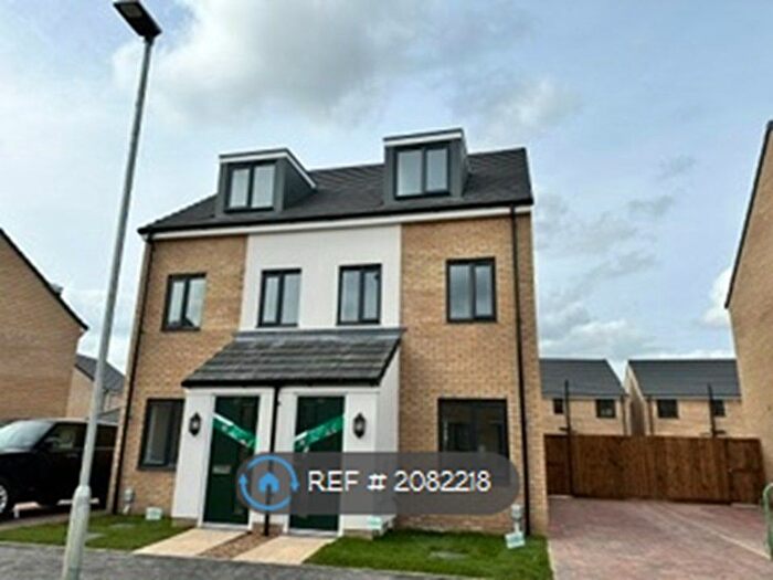 3 Bedroom Semi-Detached House To Rent In Briggs Mead, Wymondham, NR18