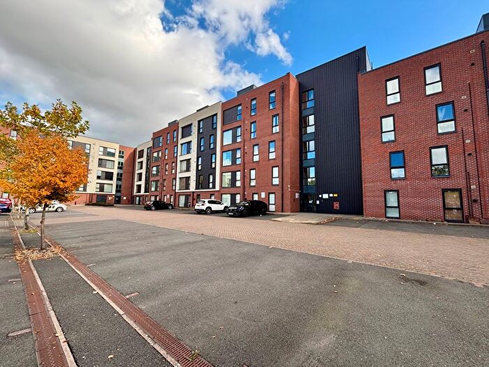 3 Bedroom Flat To Rent In Monticello Way, Coventry, West Midlands, CV4