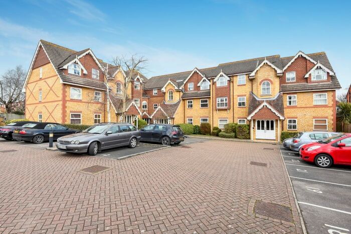 2 Bedroom Flat To Rent In Sovereign Court, Sunningdale, Ascot, SL5