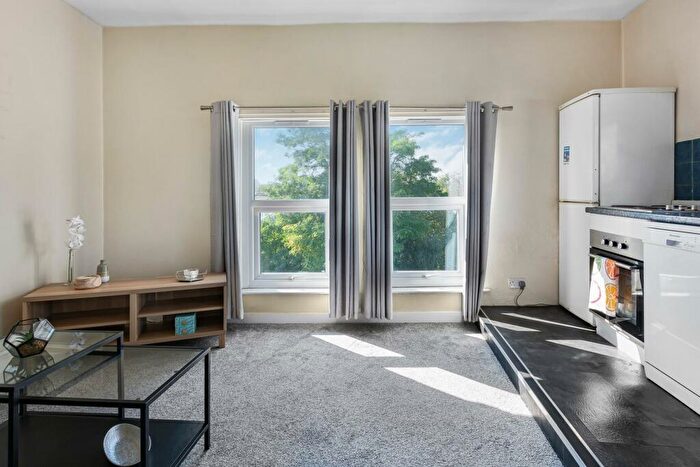 1 Bedroom Flat To Rent In Burley Road, Leeds, LS3