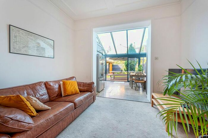 2 Bedroom Flat To Rent In Dukes Avenue, Chiswick, London, W4