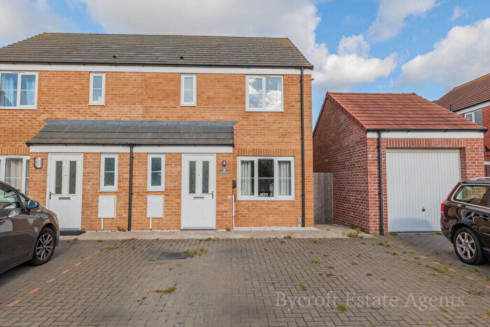 3 Bedroom Semi Detached House For Sale In Howes Road, Bradwell, Great Yarmouth, NR31