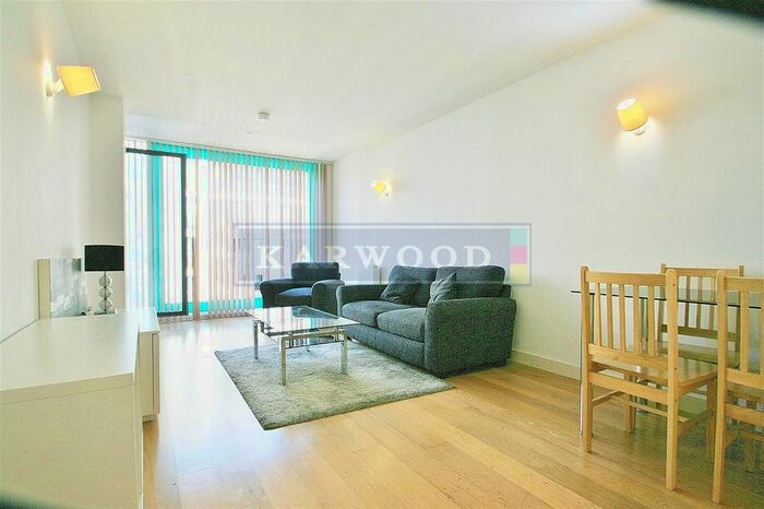 2 Bedroom Flat To Rent In Cardinal Building, Station Approach, Hayes, UB3