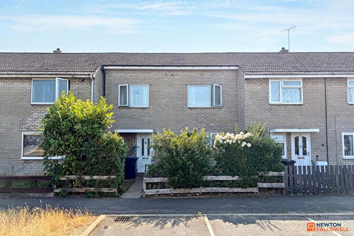 3 Bedroom Terraced House For Sale In The Whaddons, Huntingdon, PE29