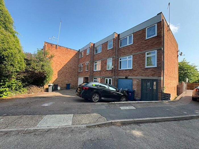 4 Bedroom Town House To Rent In Duncan Close, Barnet, EN5