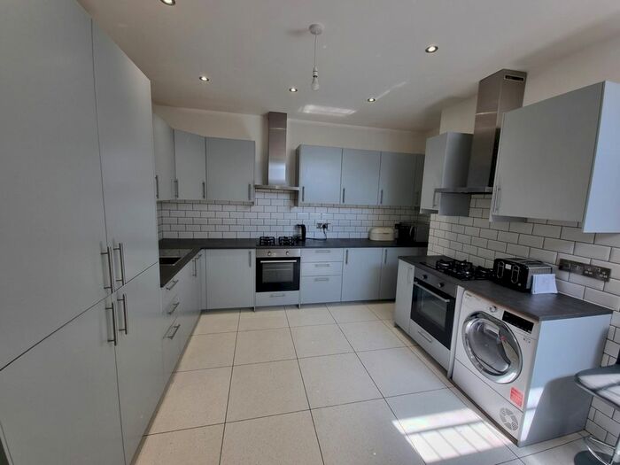 9 Bedroom Terraced House To Rent In Dickenson Road, Longsight, Manchester, M13