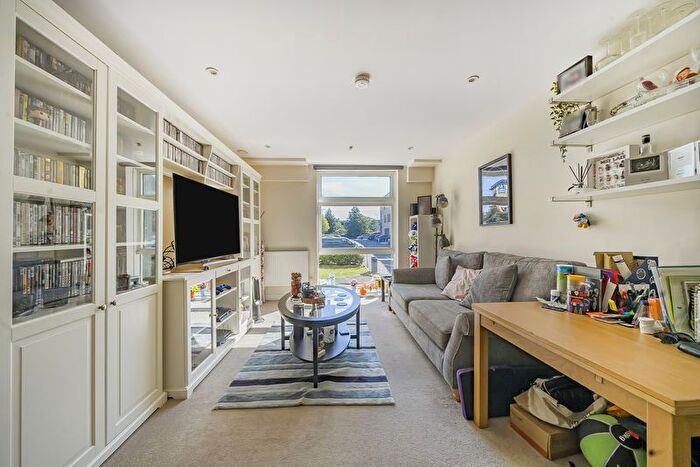 2 Bedroom Flat For Sale In Bessemer Road, Welwyn Garden City, AL7