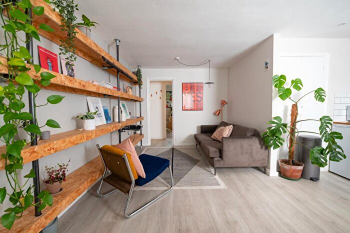 1 Bedroom Apartment To Rent In Bakers Hill, London, E5