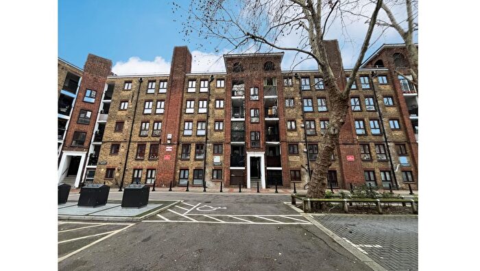 3 Bedroom Flat For Sale In Flat, Kintyre Court, New Park Road, Brixton Hill, London, SW2