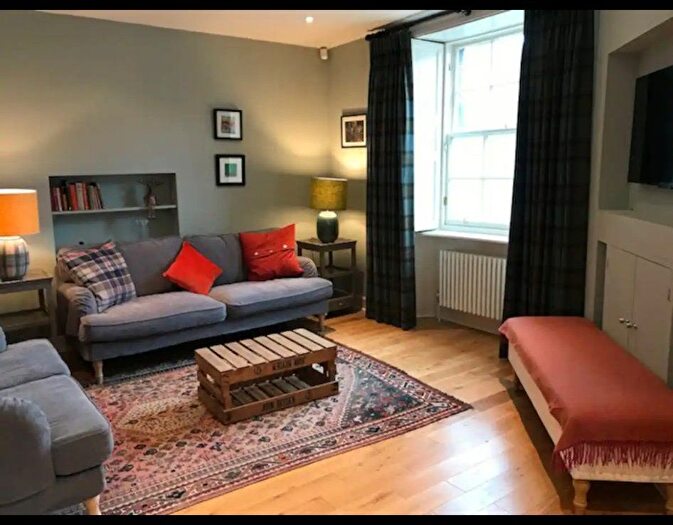 2 Bedroom Flat To Rent In Albany Street, Edinburgh, EH1