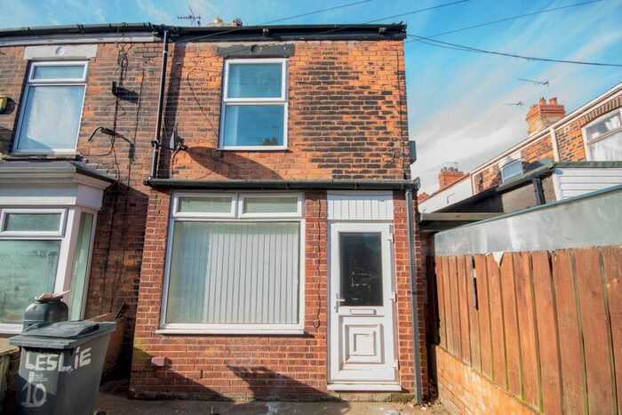 2 Bedroom End Of Terrace House To Rent In Leslie Avenue, Lorraine Street, Hull, HU8