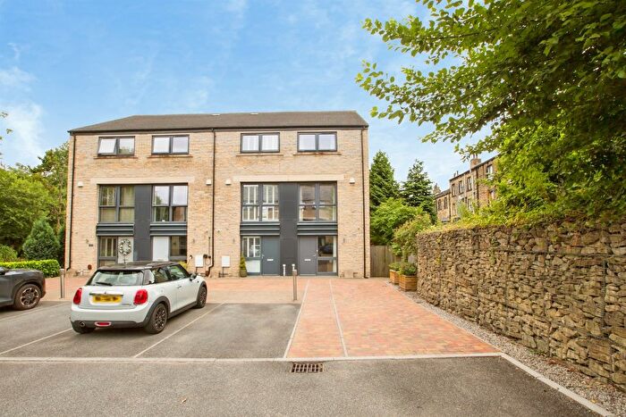 3 Bedroom End Of Terrace House For Sale In Riverside Court, Ripponden, Sowerby Bridge, HX6