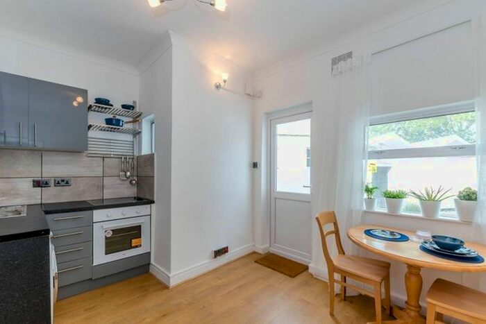 1 Bedroom Flat To Rent In Station Road, Hendon London, NW4