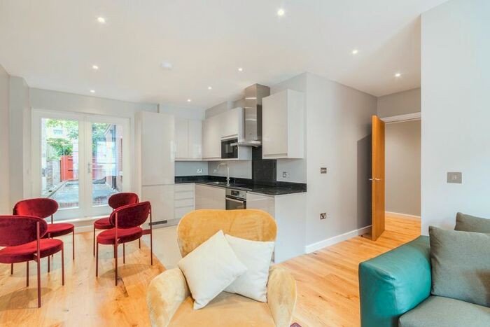 2 Bedroom Flat To Rent In Earls Court Road, London, SW5