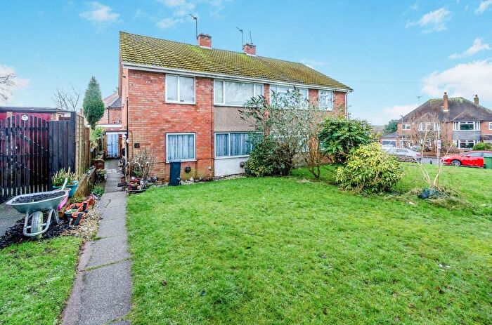 2 Bedroom Maisonette For Sale In Hillside Close, Walsall, WS8