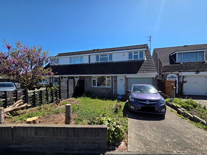 3 Bedroom Semi-Detached House To Rent In Icknield Way, Luton, LU3