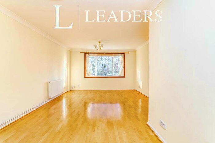 2 Bedroom Town House To Rent In Greenacres, Park Hill, Croydon, CR0