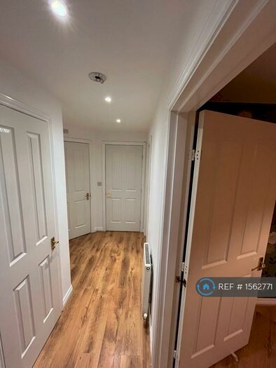 2 Bedroom Flat To Rent In Wallwin Place, Warwick, CV34