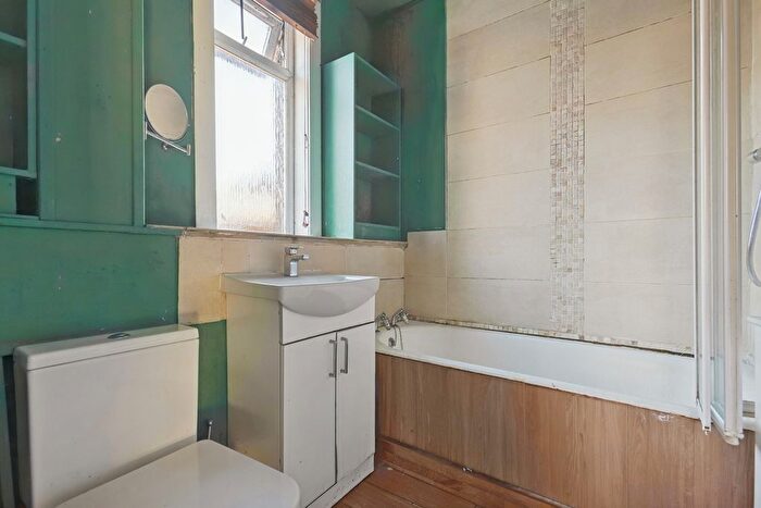 2 Bedroom Flat For Sale In Grangeburn Road, Grangemouth, FK3