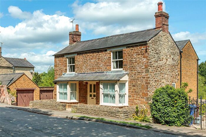 4 Bedroom Detached House For Sale In Heyford Road, Steeple Aston, Bicester, Oxfordshire, OX25