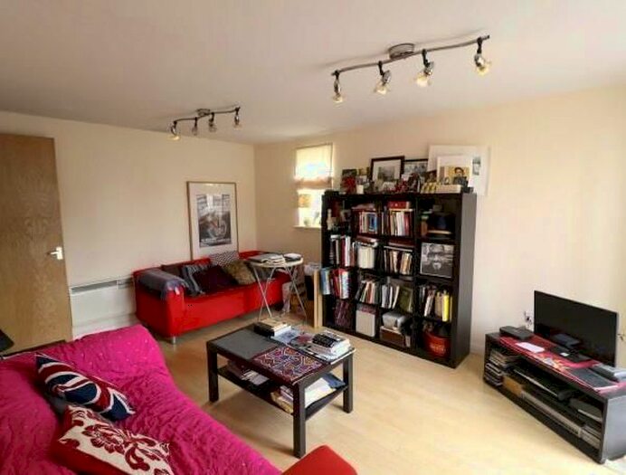 2 Bedroom Flat To Rent In Woodgate Road, Whalley Range, Manchester, M16