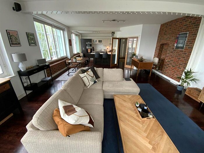 2 Bedroom Flat To Rent In Hove Park Villas, Hove, BN3