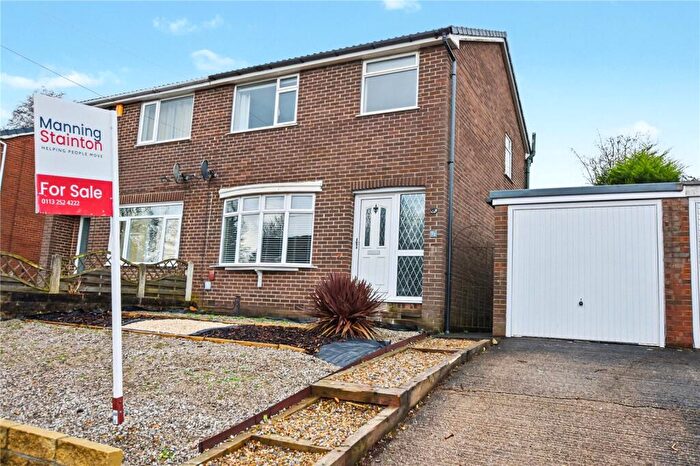 3 Bedroom Semi-Detached House For Sale In Springbank Avenue, Gildersome, Morley, Leeds, LS27