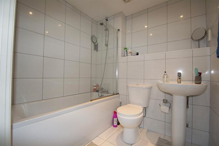 1 Bedroom Flat For Sale In Coleridge Way, Borehamwood, WD6