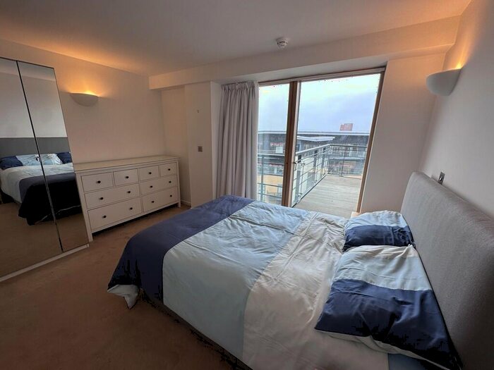 2 Bedroom Apartment To Rent In Whitehall Waterfront, Leeds, LS1