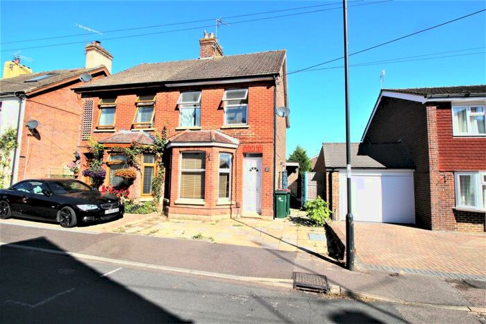 2 Bedroom House To Rent In Westfield Road, West Green, RH11