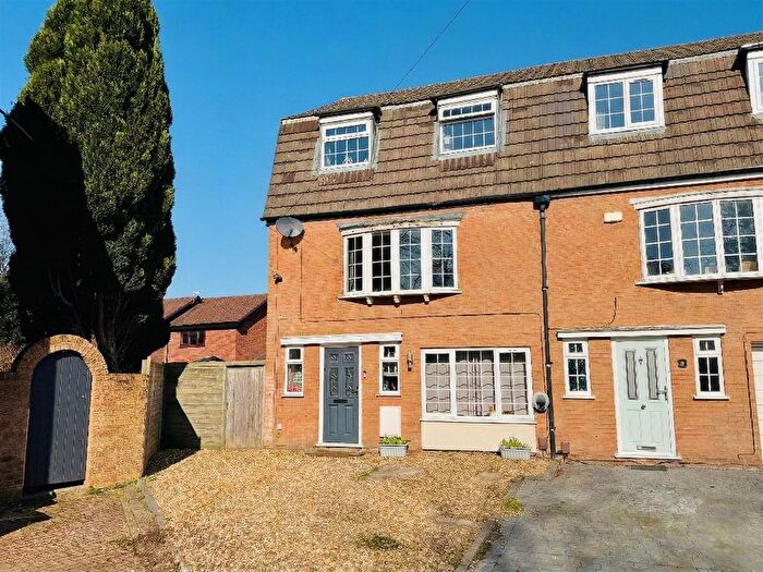 4 Bedroom End Terrace House For Sale In Heyes Drive, Timperley, Altrincham, WA15