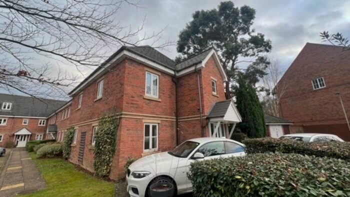 2 Bedroom Flat To Rent In Wade Court, Cheltenham, Gloucestershire, GL51