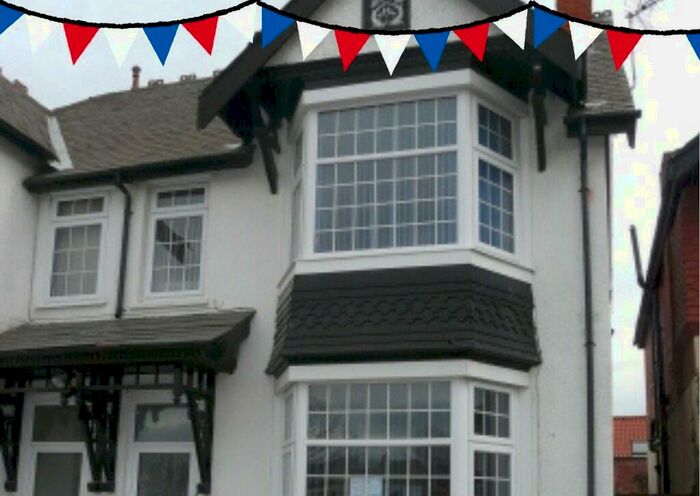 3 Bedroom Semi-Detached House To Rent In Carholme Road - Student House For /, LN1