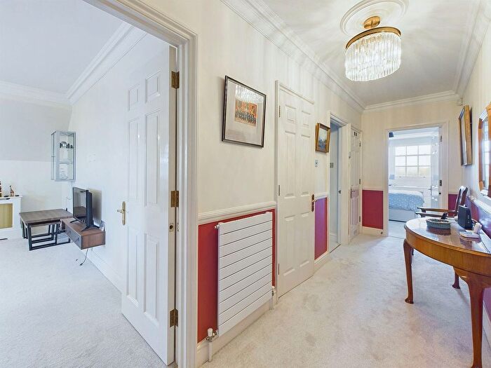 2 Bedroom Penthouse For Sale In Springfield Park, North Parade, Horsham., RH12